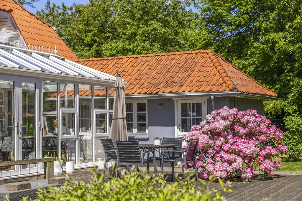 Terrasse - 1920s Villa with Garden in Vejen