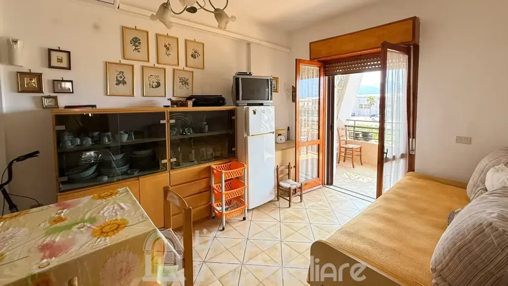 Esszimmer - Trilocale with Balcony in Scalea
