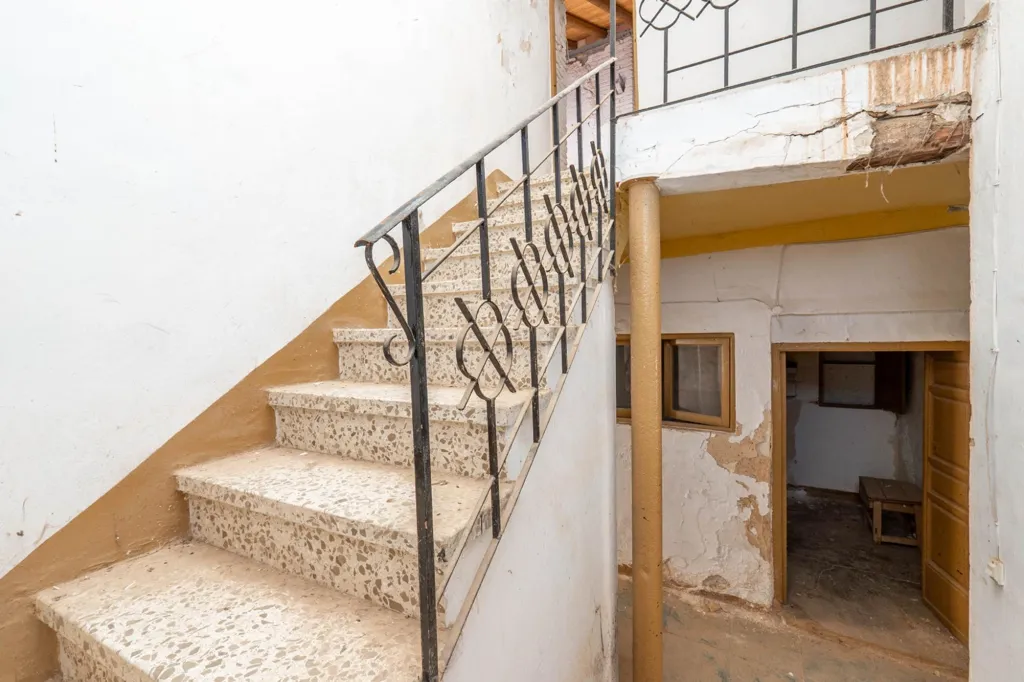 Pièces - Two-Storey House with Terrace in Albuñuelas