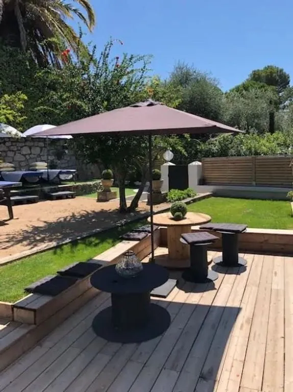 Villa Contemporaine avec Piscine à Mougins