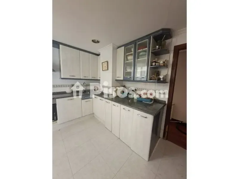 Köök - Spacious Apartment with Balconies in Central Location