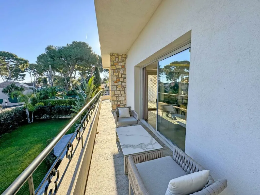 Balcony - 1950s Villa with Sea View in Cap d'Antibes