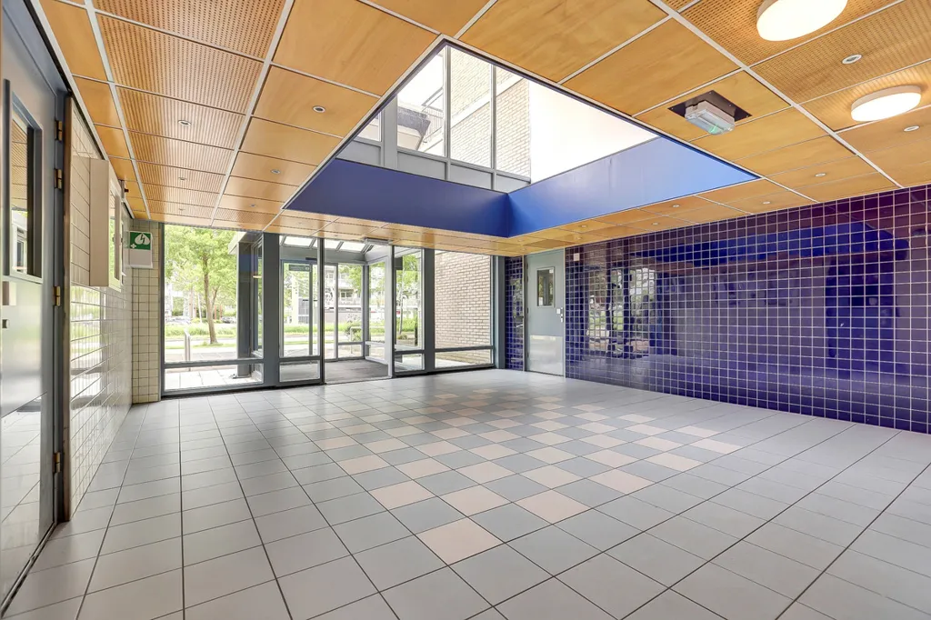 Entrée - Maisonnette with Three Balconies in Alphen aan den Rijn