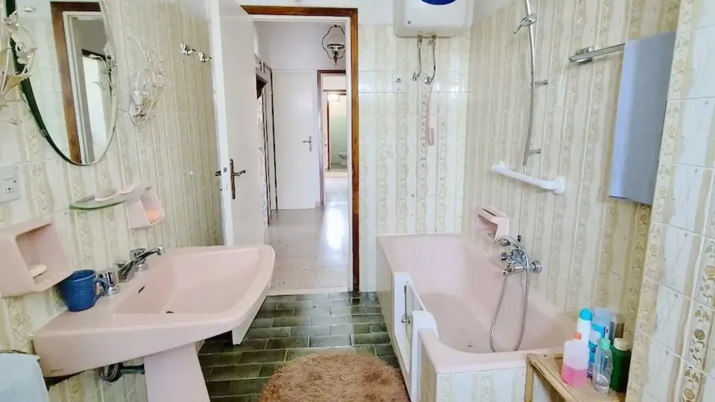 Vannitoad - Apartment with Balcony in Pisa
