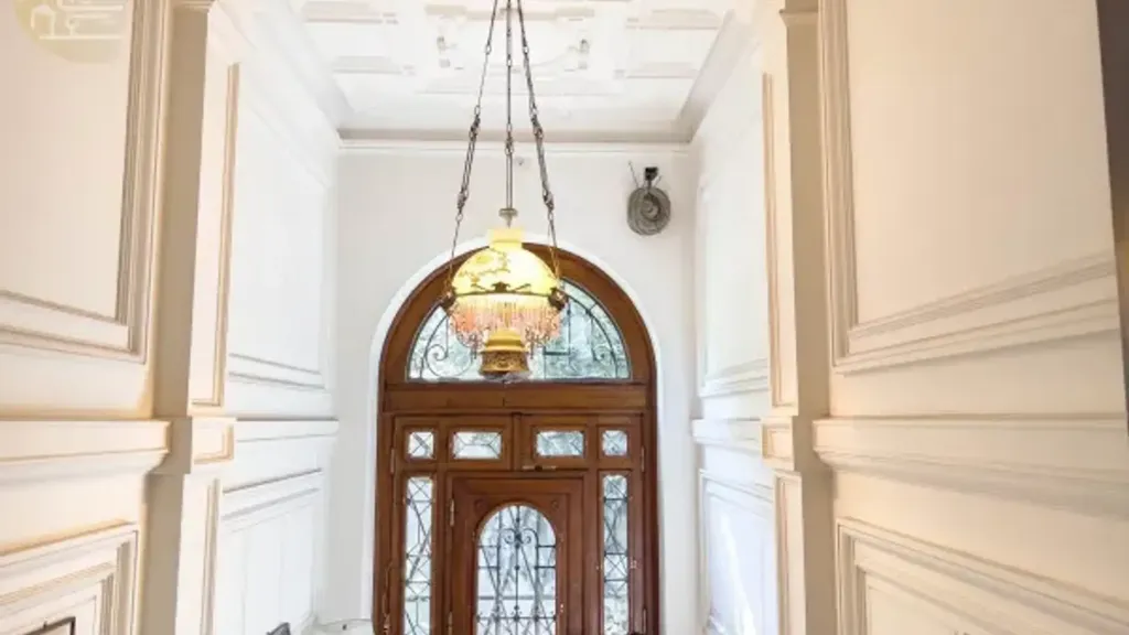 hallway_entrance