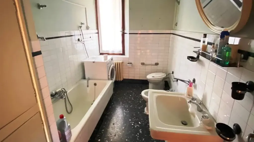 Bathrooms - Panoramic Apartment with Balcony in San Severino Marche