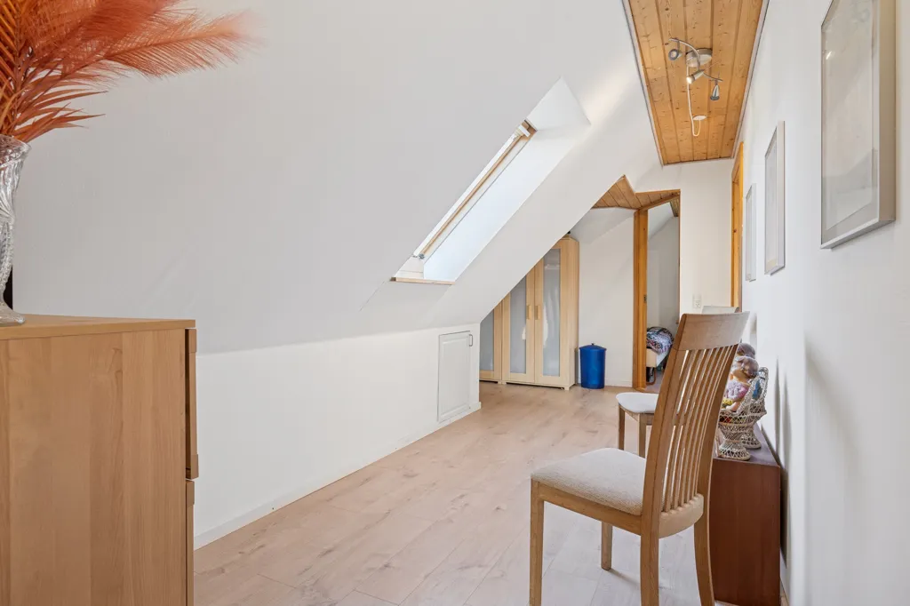 Recibidor - House with Business Potential and Large Garden by Alling Å
