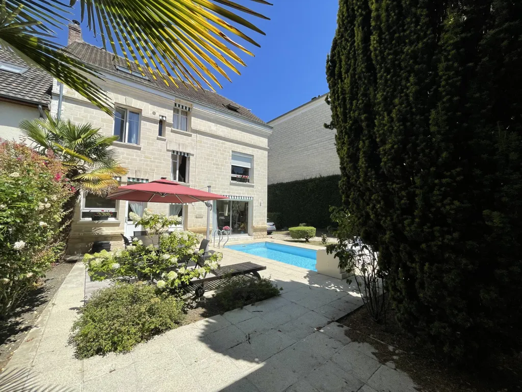 Bassein - Luxury House with Pool in Compiègne