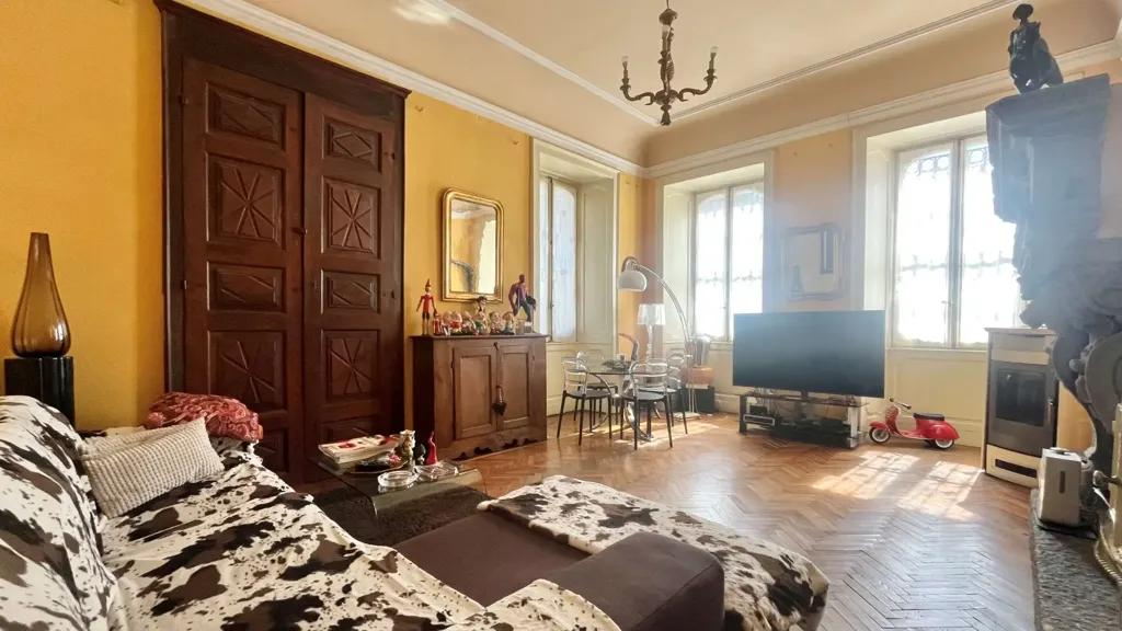 Living Room - Historic Villa with Private Garden in Intra