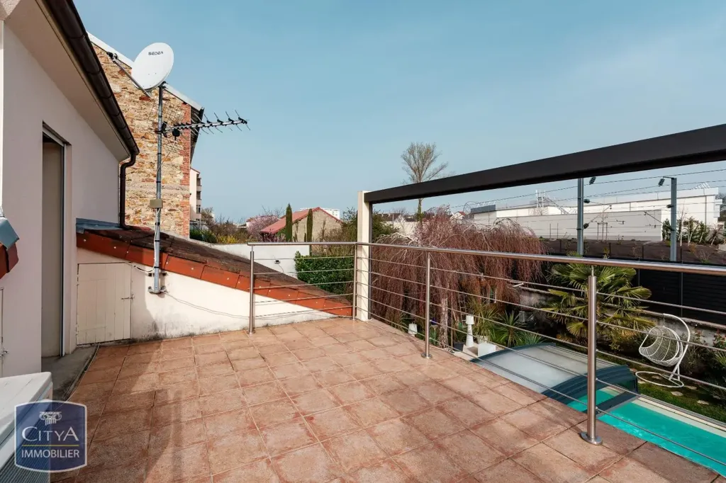 Terrasse - Maison avec Piscine et Jardin à Vichy