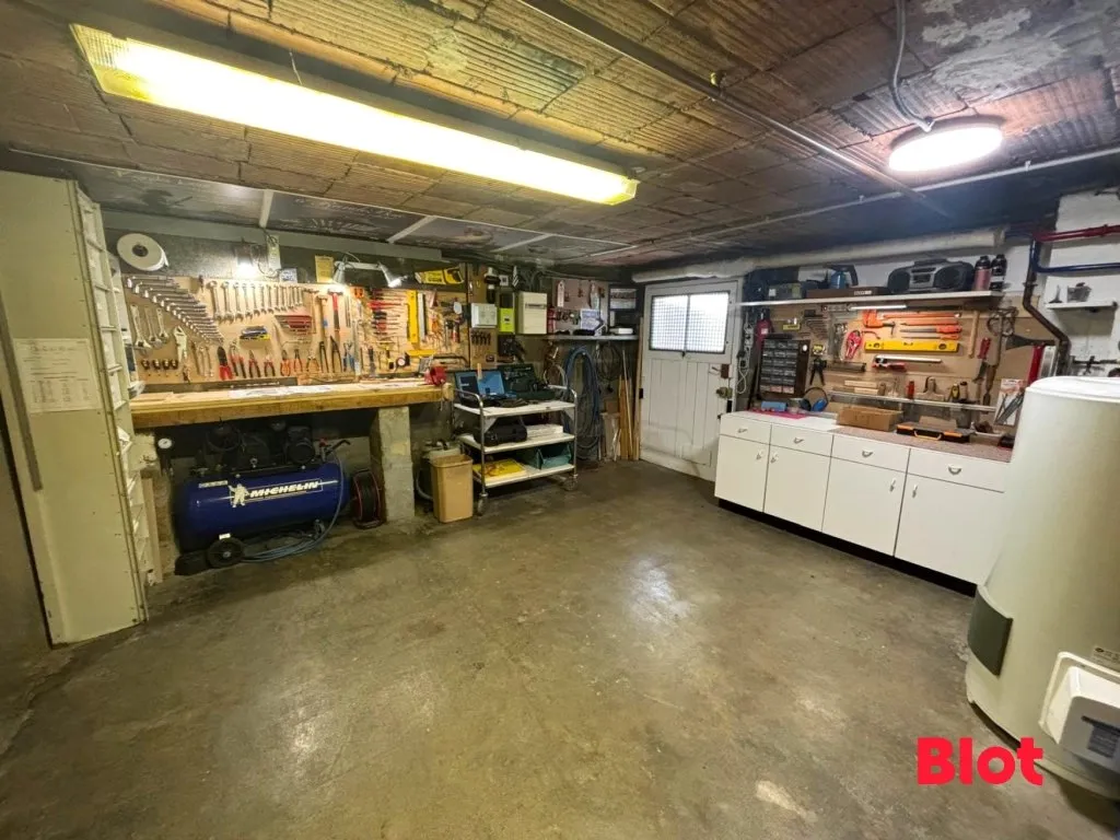 Garage - Villa avec Jardin et Garage à Chartres-de-Bretagne