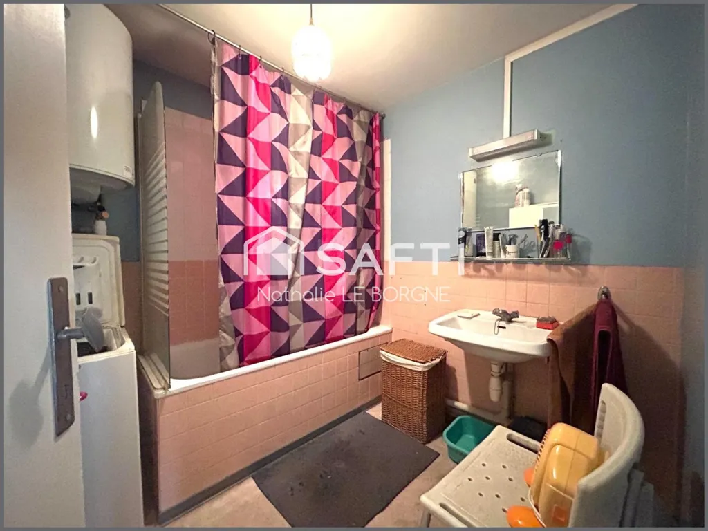 Salles de bain - Ensemble Immobilier avec Terrain Agricole près du Centre