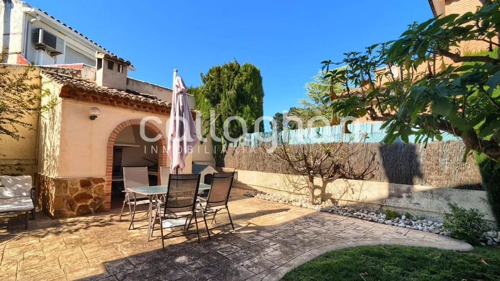 Terrace - Luxury Detached House with Pool in Paterna