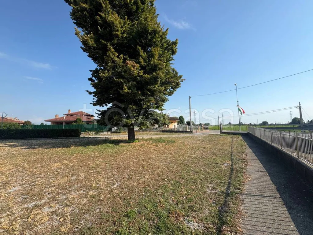 Jardin - Bifamiliar Villa with Commercial Space in Fossano