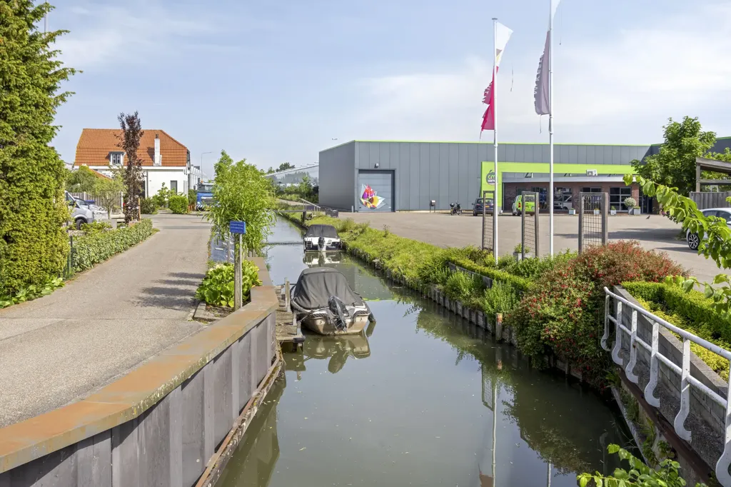Välivaade - Semi-Detached Home with Workshop in Honselersdijk