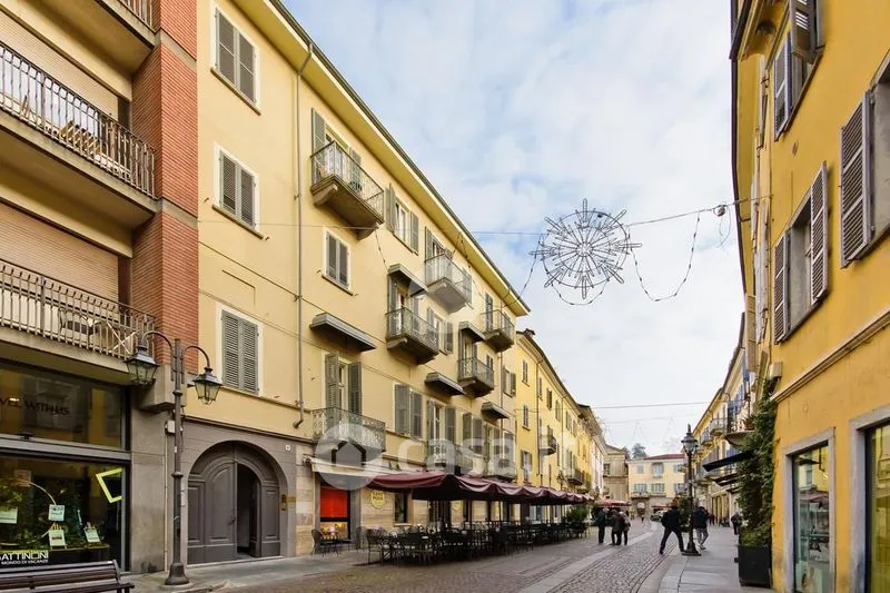 Central Flat with Terrace in Bra