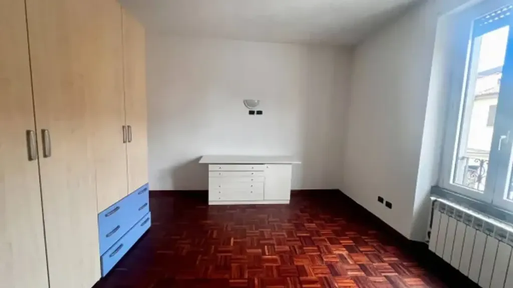 Chambres - Trilocale with Balcony in Romano di Lombardia