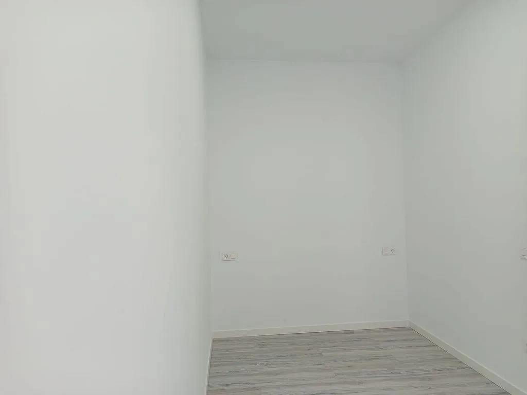 Pièces - Modernised 1-Bed Flat with Balcony in Trafalgar