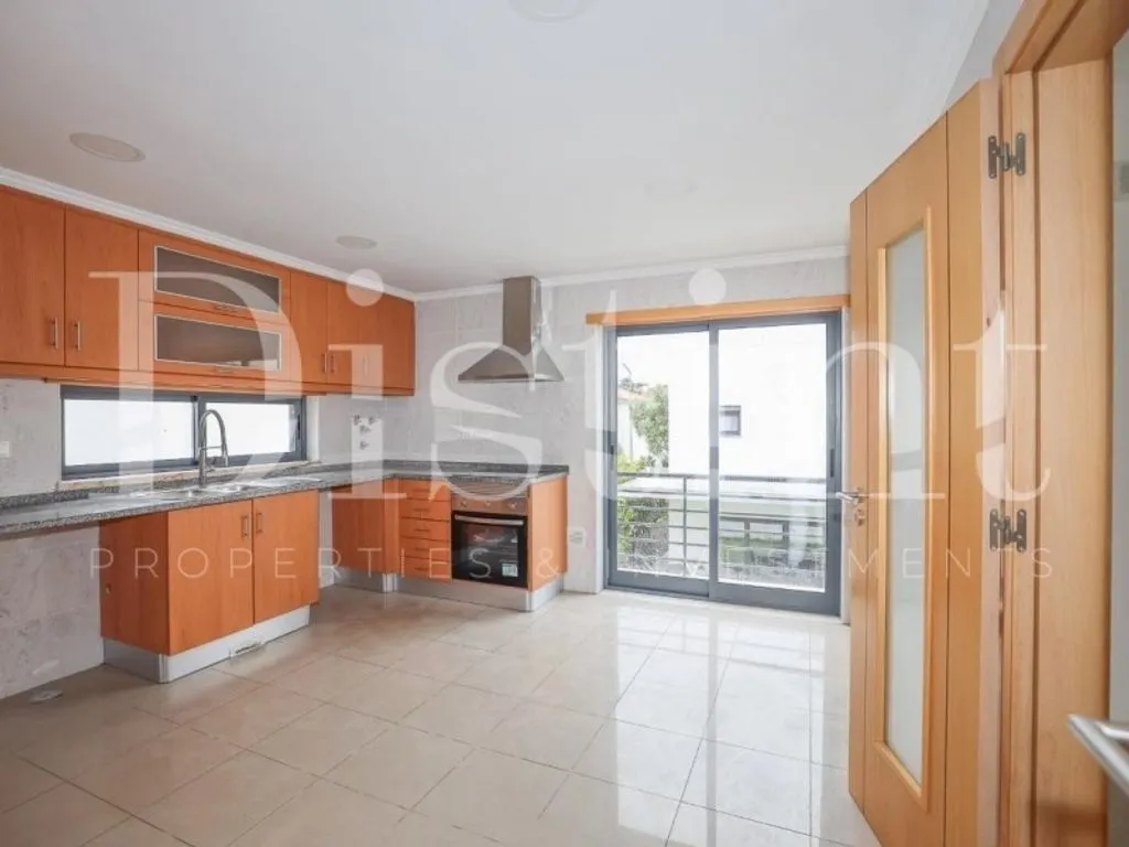 Cuisine - Renovated Detached House with Garden in Almada