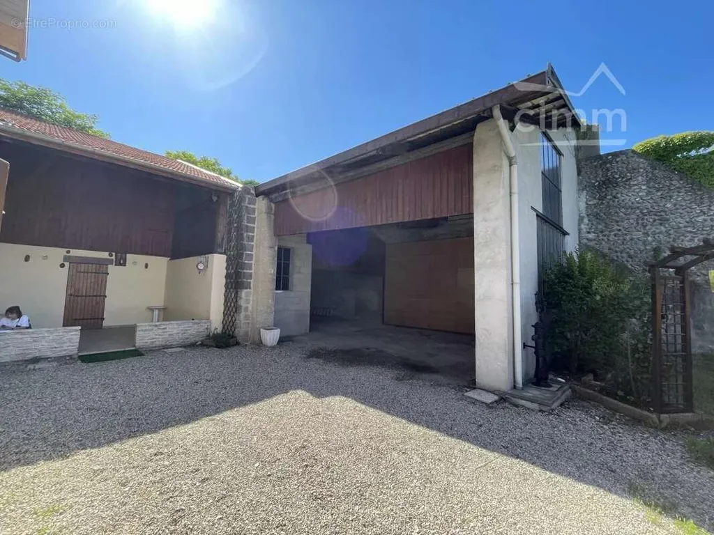 Aed - Charming Village House with Courtyard in St Rambert