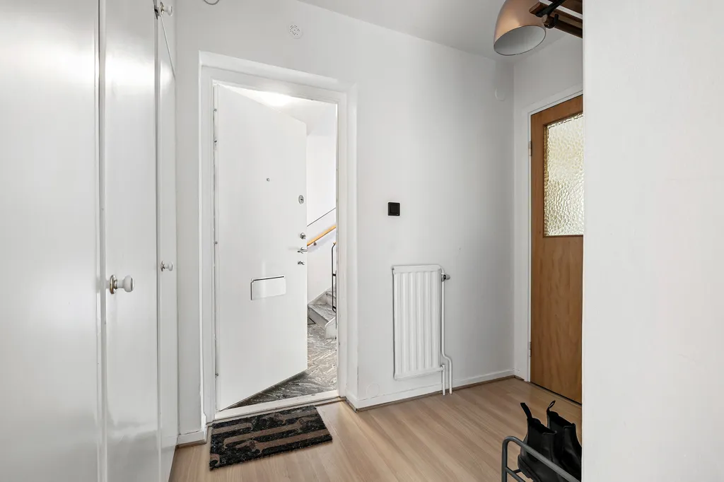 Esik - Apartment with Balcony in Järfälla