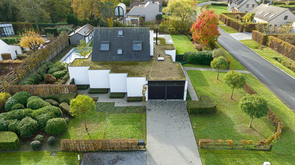 Õhuvaade - Villa with Pool in Quiet Green Area