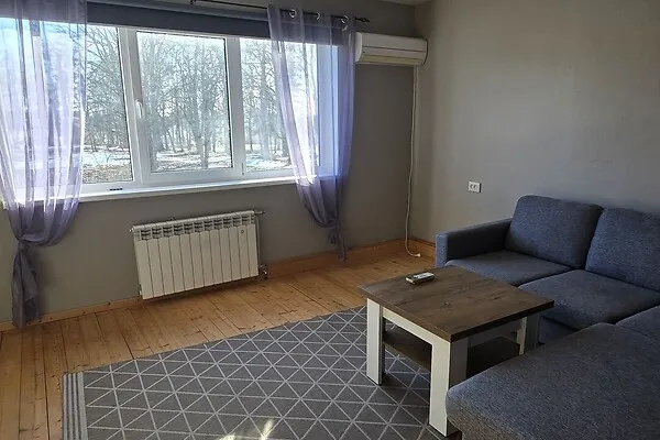 Elutuba - 3-Bedroom Flat with Garden in Järva-Jaani