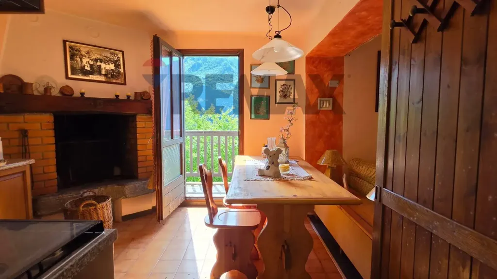 Dining Room - Trilocale with Garden in Darzo