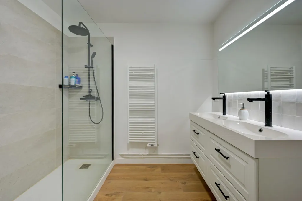 Salles de bain - Maison Luxueuse avec Vue Panoramique à Aix-en-Provence