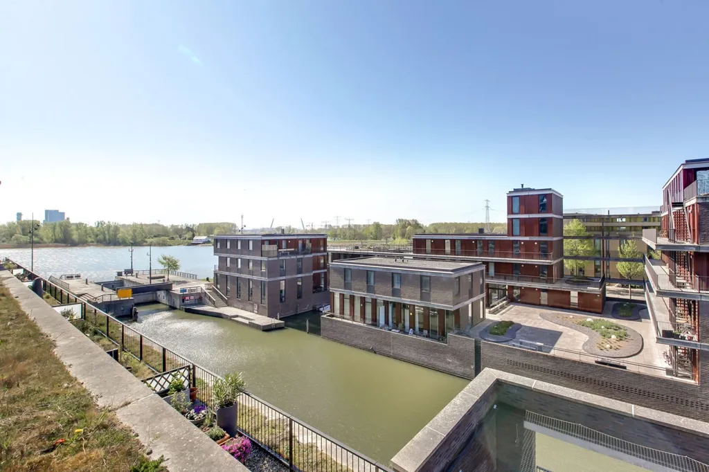 Extérieur - Four-Bedroom Waterfront Apartment in Amsterdam