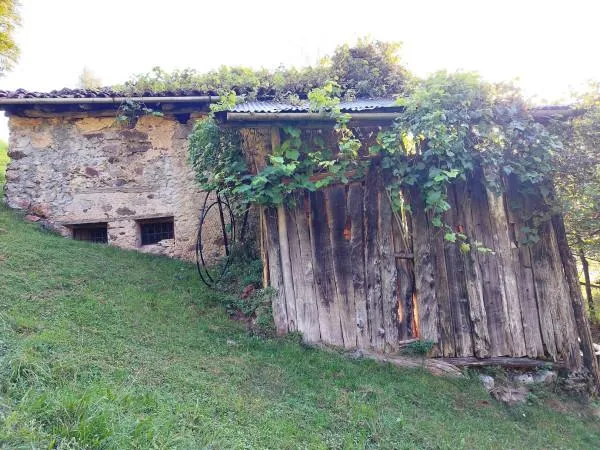 Rustic Casale with Mountain View in Avenone