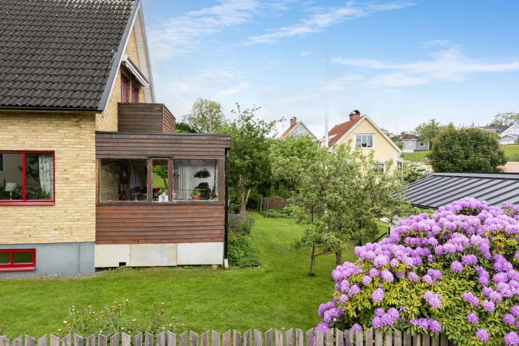 Jardin - Spacious Villa with Garden in Suburban Area