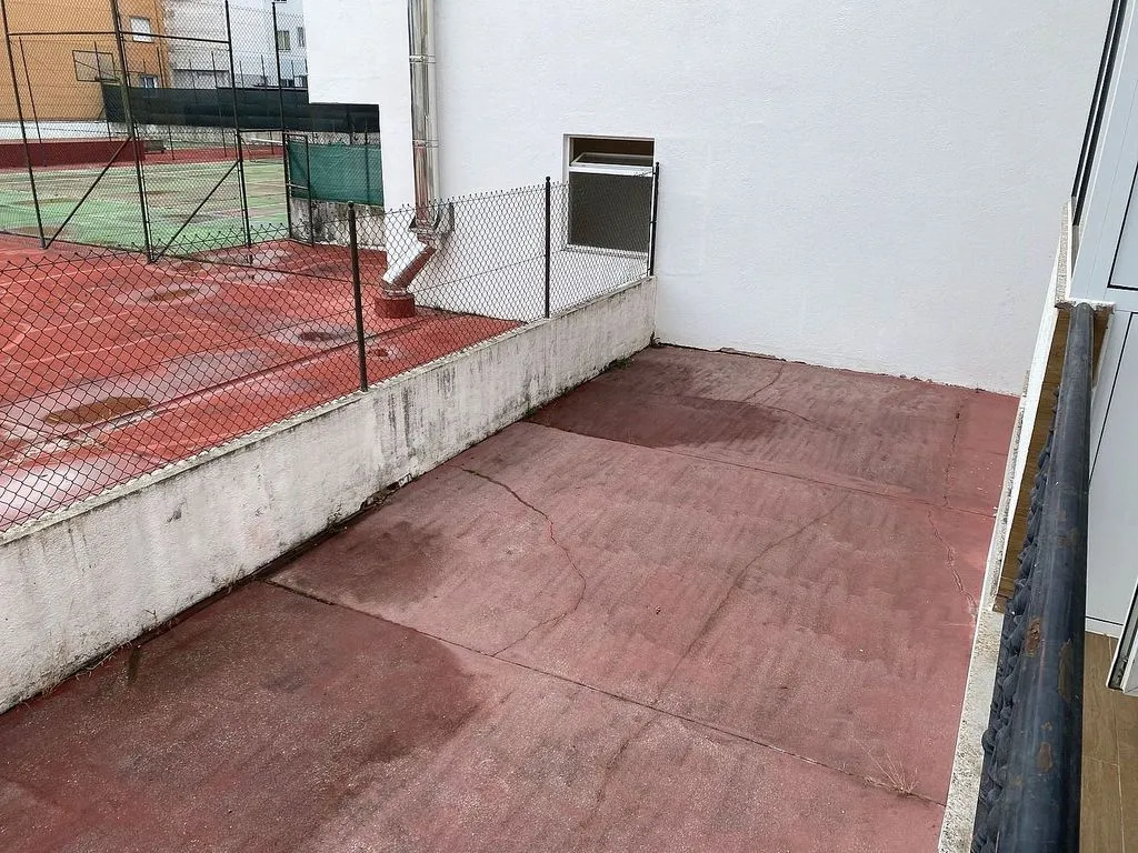 Jardin - 3-Bed Apartment with Garage in San Roque