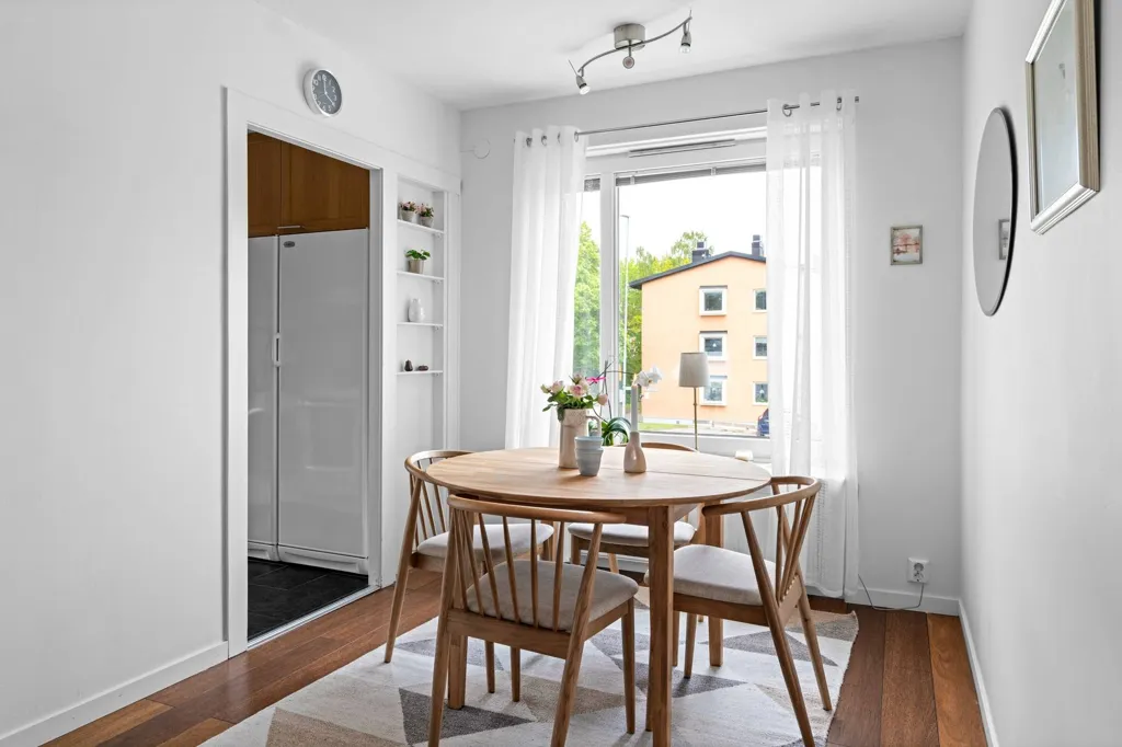Sala da pranzo - Apartment with South-Facing Balcony in Tullingeberg