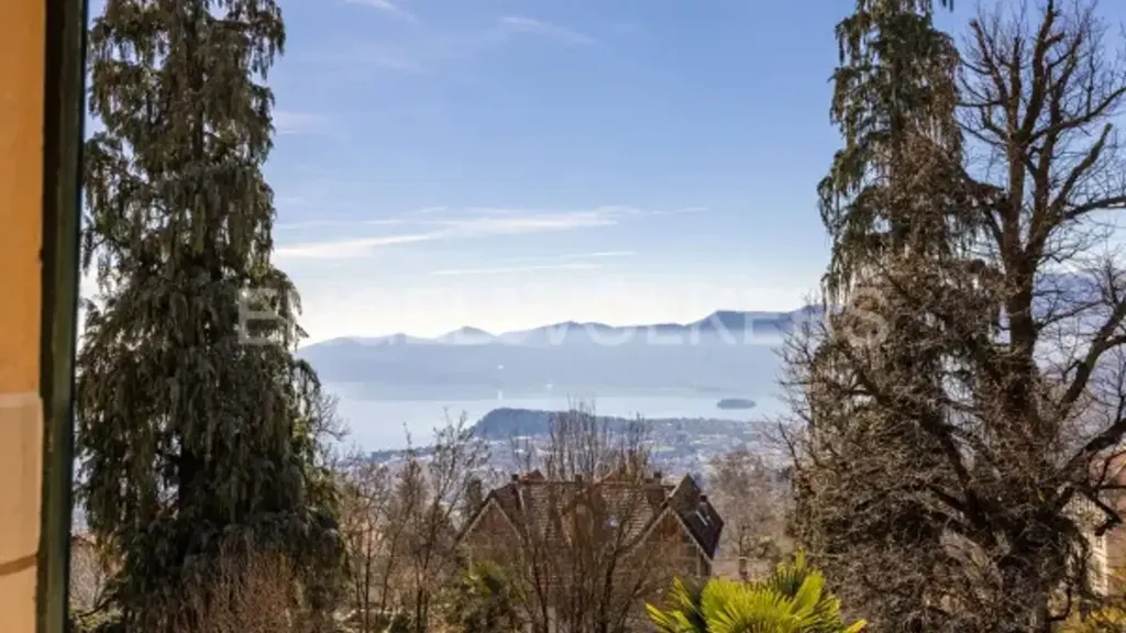 Terrass - Historic Villa with Lake View in Bee