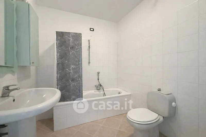 Salles de bain - Semi-Detached Apartment with Private Balcony in Chiavari