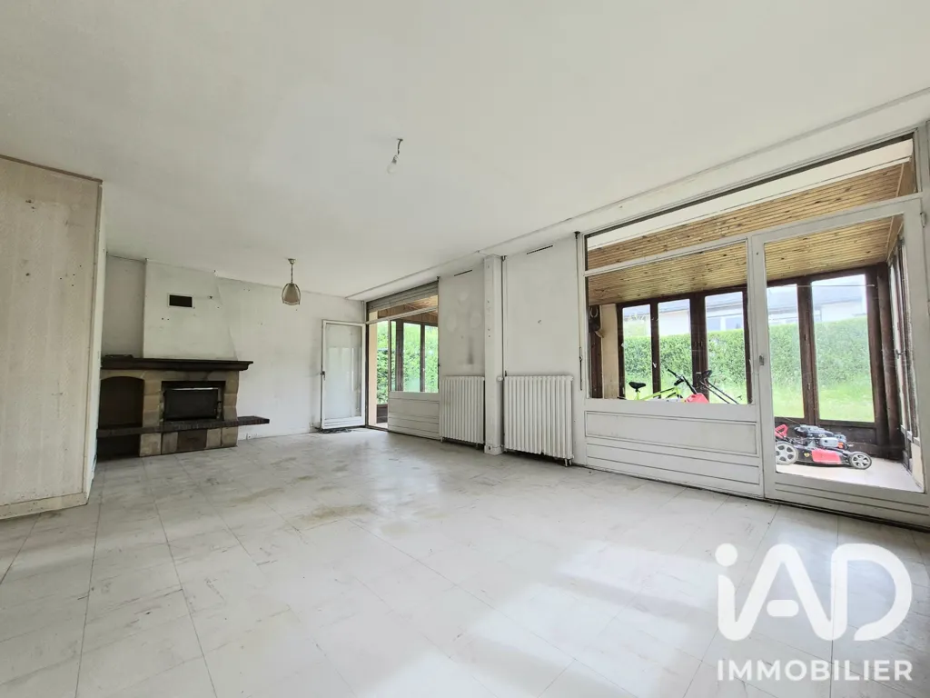 Elutuba - Five-Piece House with Garden in a Sought-After Area