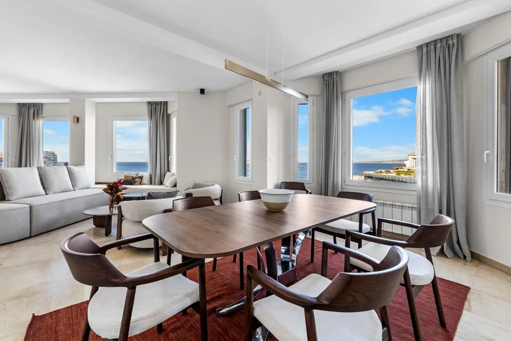 Salle à manger - Appartement Luxe avec Vue Mer à Marseille 7