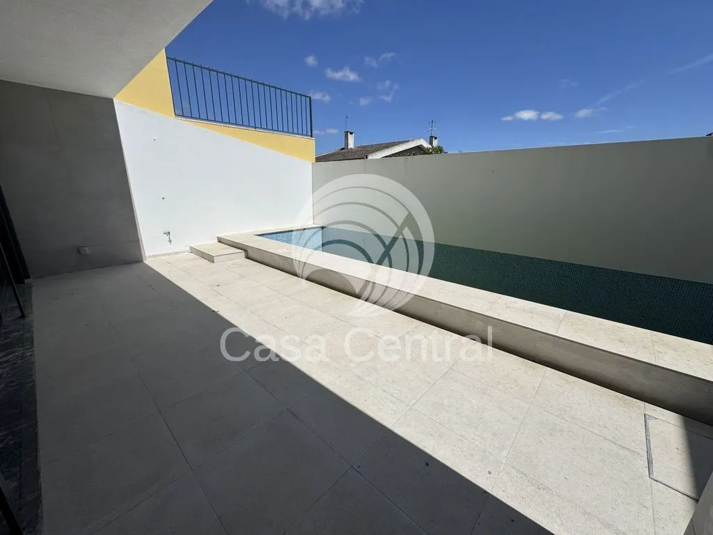 Bassein - Luxury House with Pool in Loures