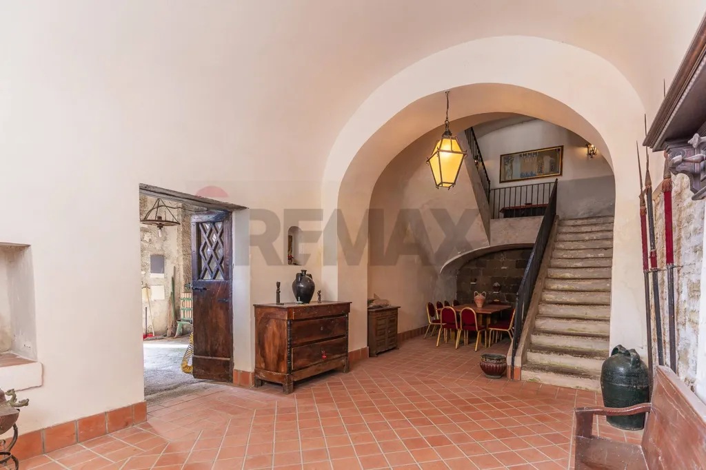 Esik - Historic Villa with Garden in San Castrese