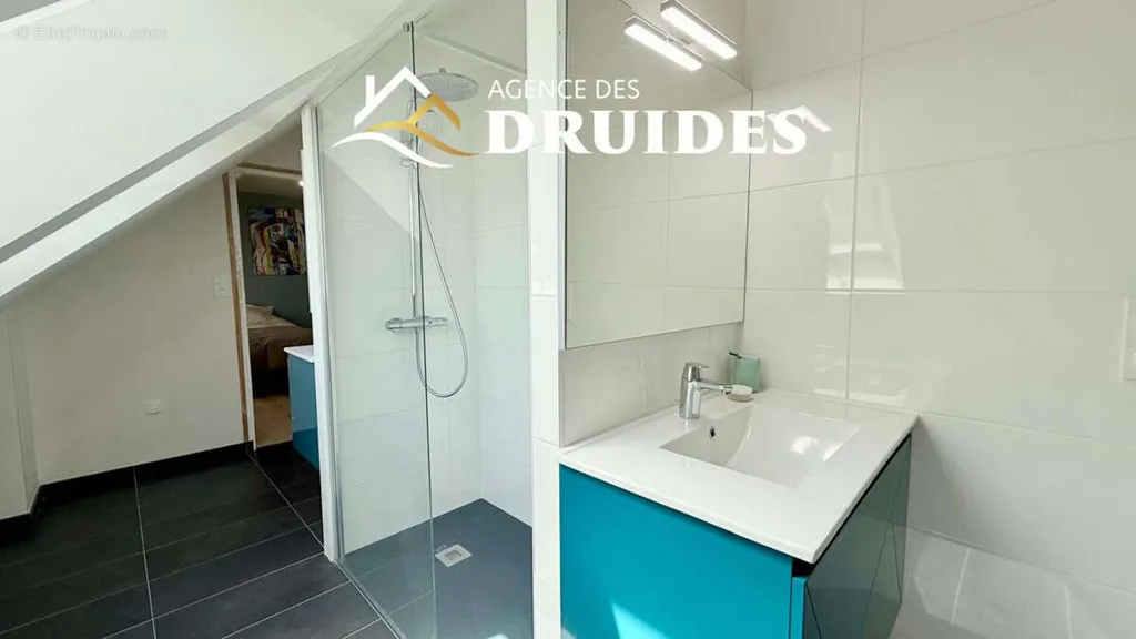 Bathrooms - Contemporary House Near Beach in Carnac