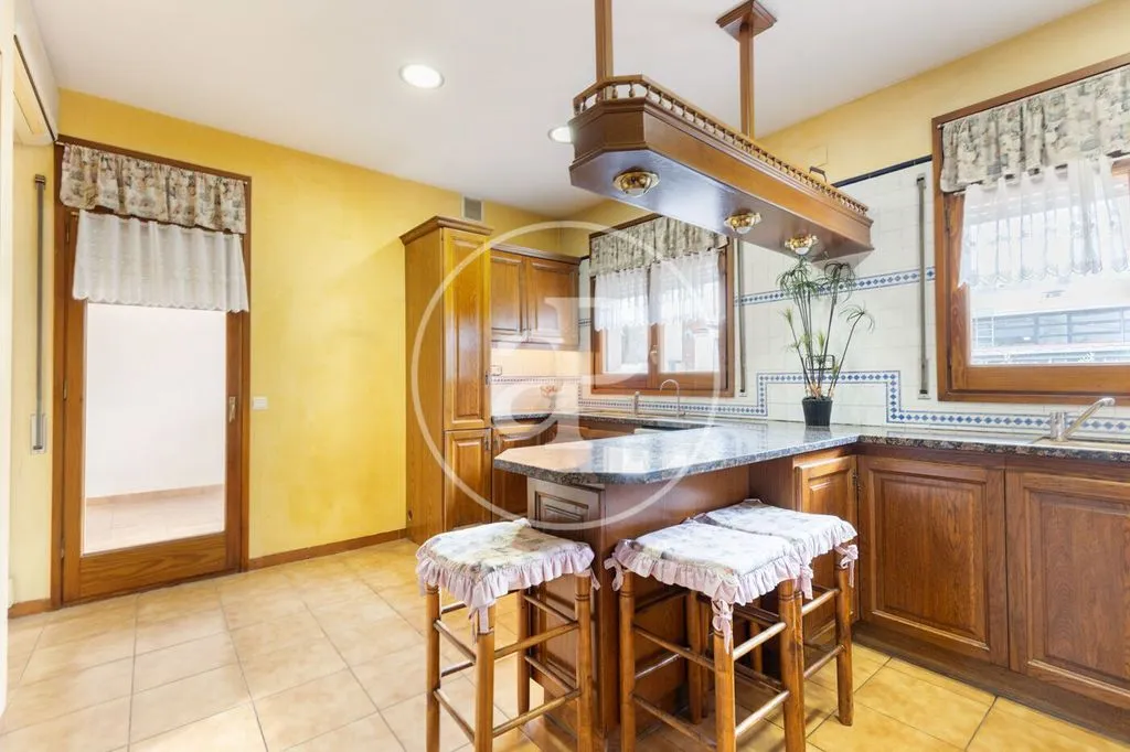 Cuisine - Luxury Villa with Pool in Sabadell