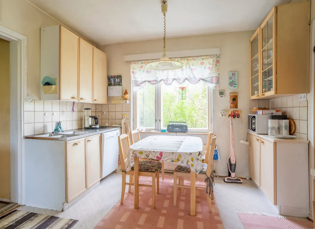 Sala da pranzo - Renovatable Cottage with Sauna in Forest Setting