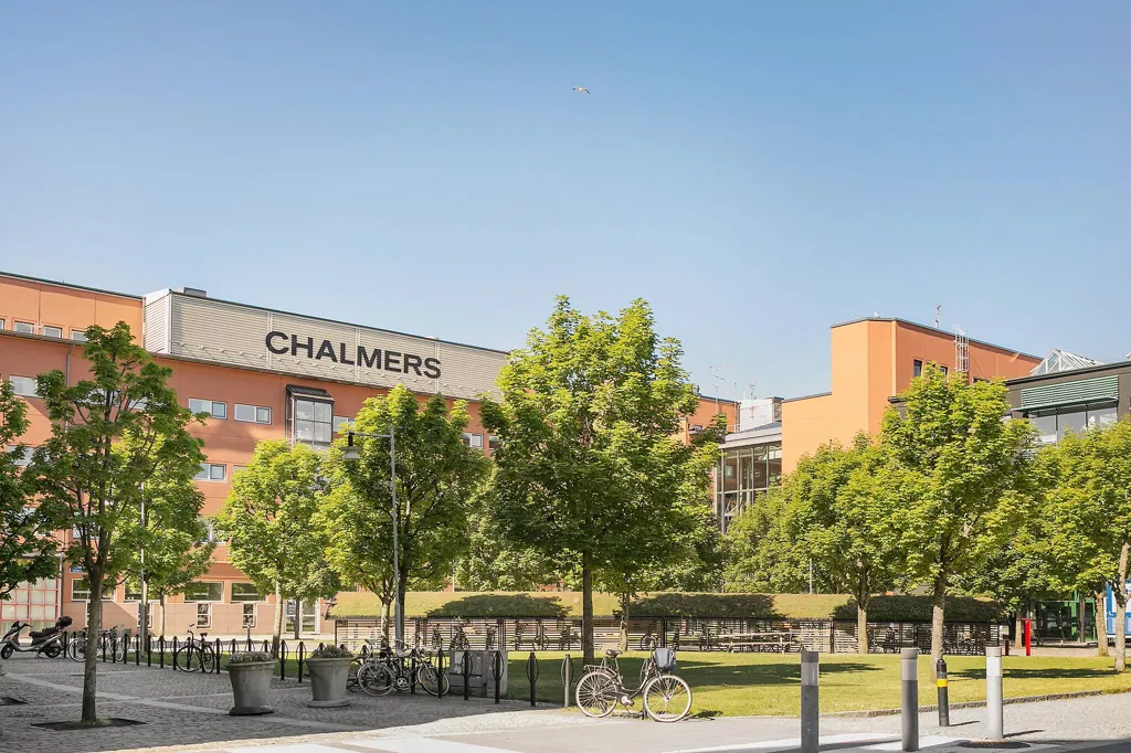 Modern Flat with Sunny Balcony in Lindholmen
