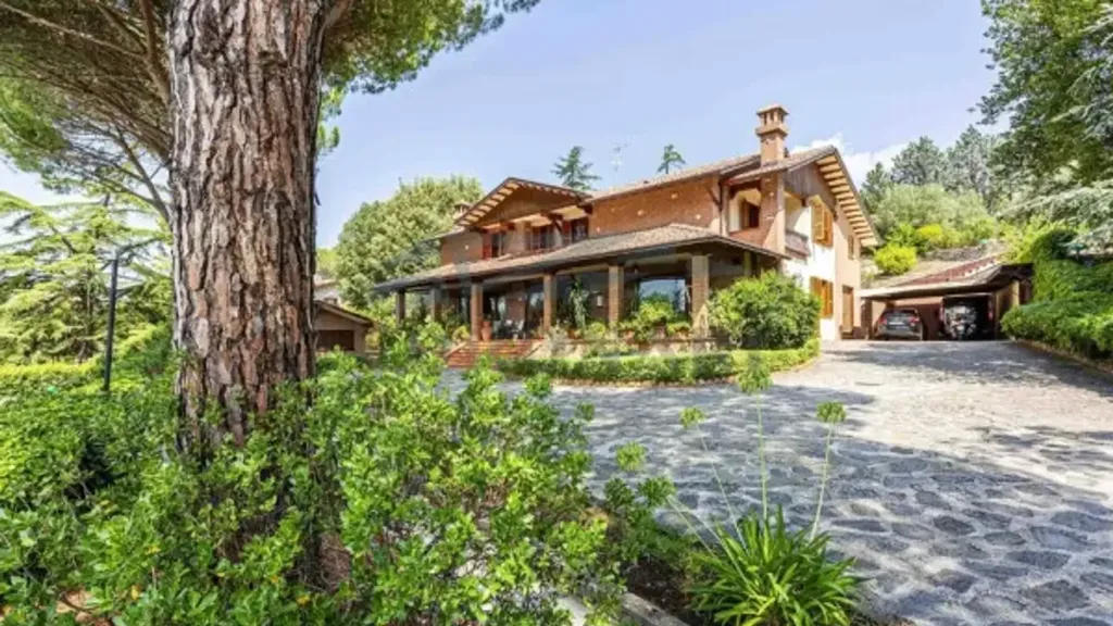 Exterior - Panoramic Villa with Pool in Magione