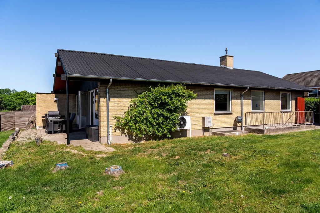 Välivaade - Fenced Villa with Garden in Holbæk