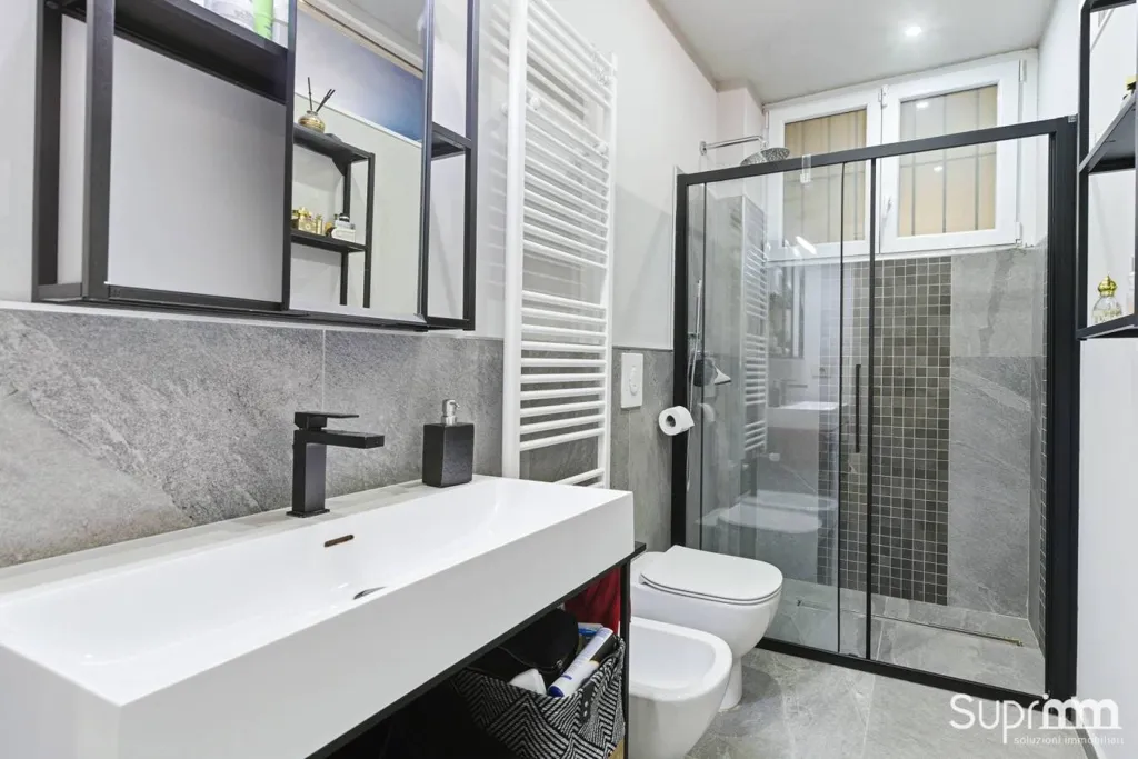 Salles de bain - Restored Apartment with Private Courtyard in Turin