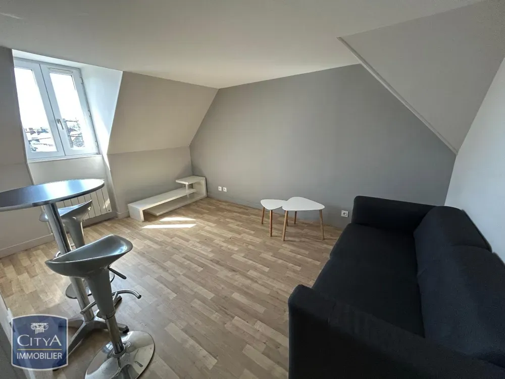 Soggiorno - Modern 2-Bedroom Apartment in Laval