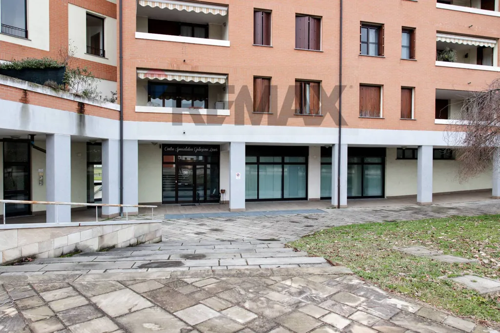 Extérieur - Commercial Space with Parking in Concorezzo