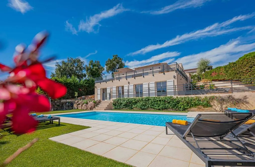 Bassein - Luxury Villa with Pool in Grimaud
